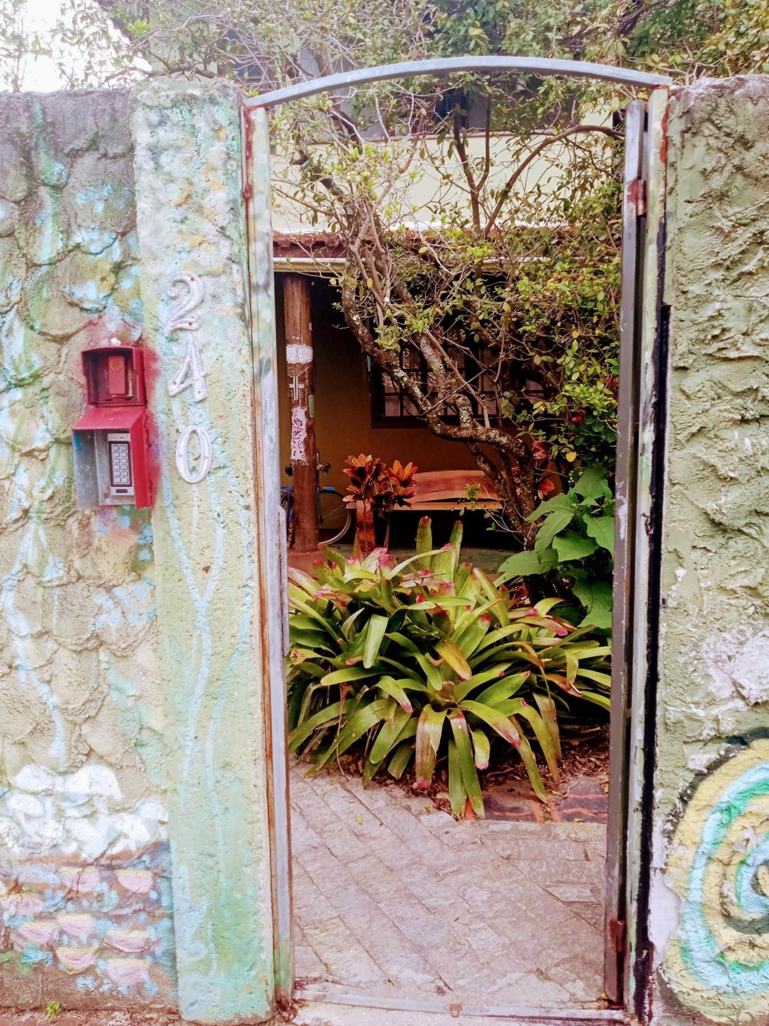 Karaguashouse Pensión *
